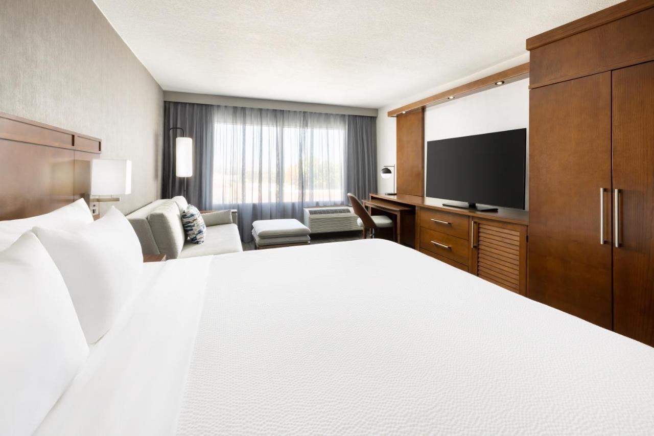 Courtyard By Marriott Los Angeles Woodland Hills Экстерьер фото