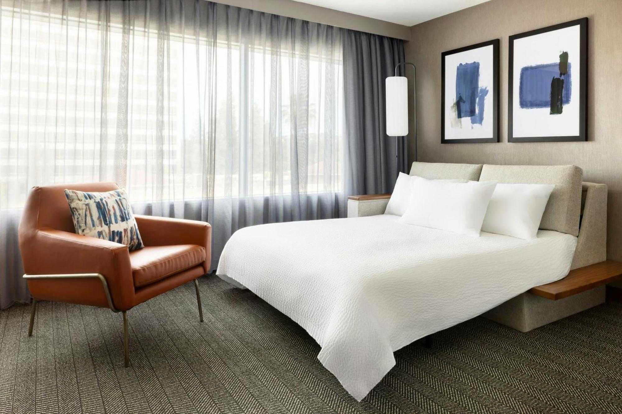 Courtyard By Marriott Los Angeles Woodland Hills Экстерьер фото