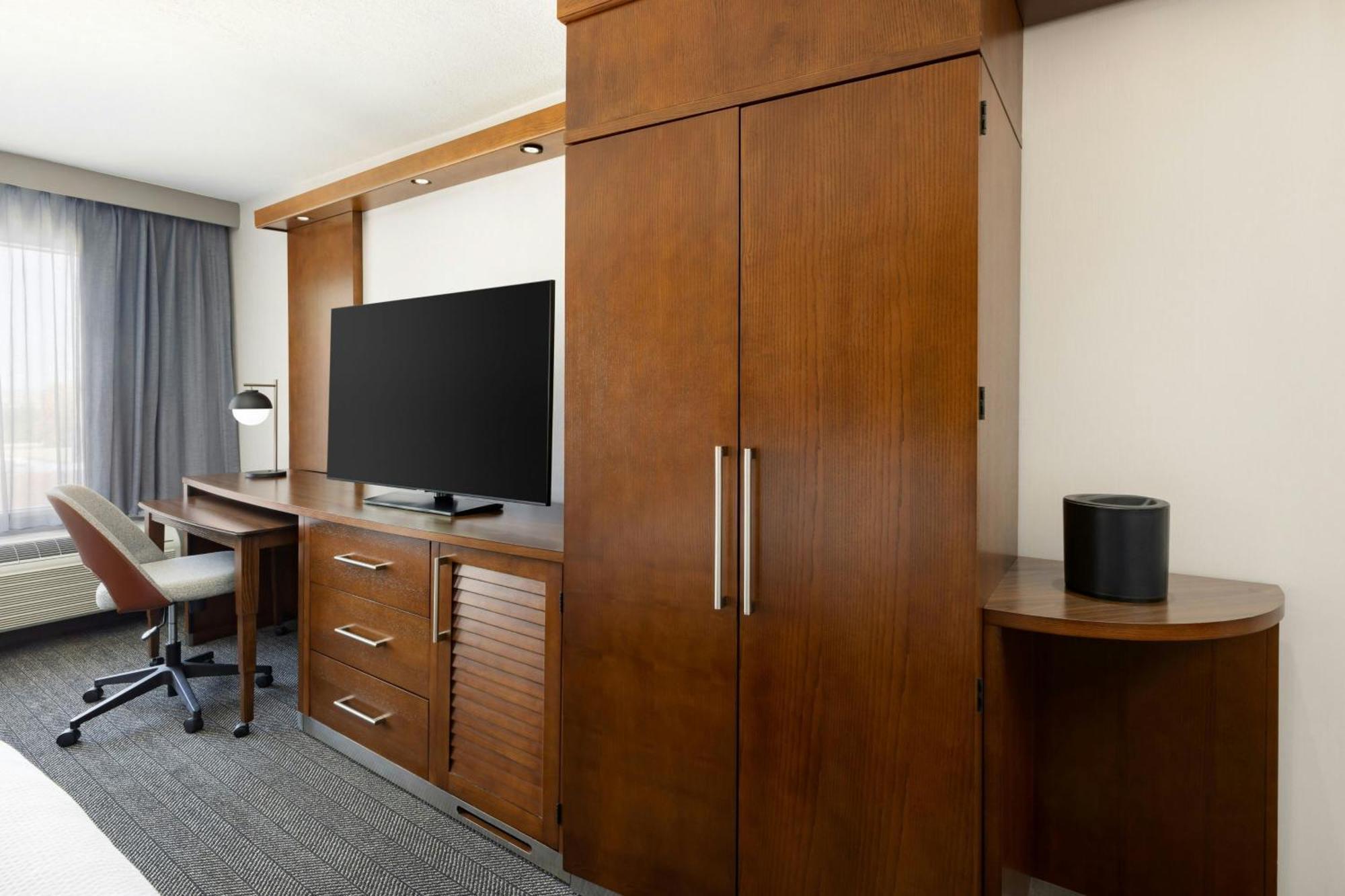 Courtyard By Marriott Los Angeles Woodland Hills Экстерьер фото