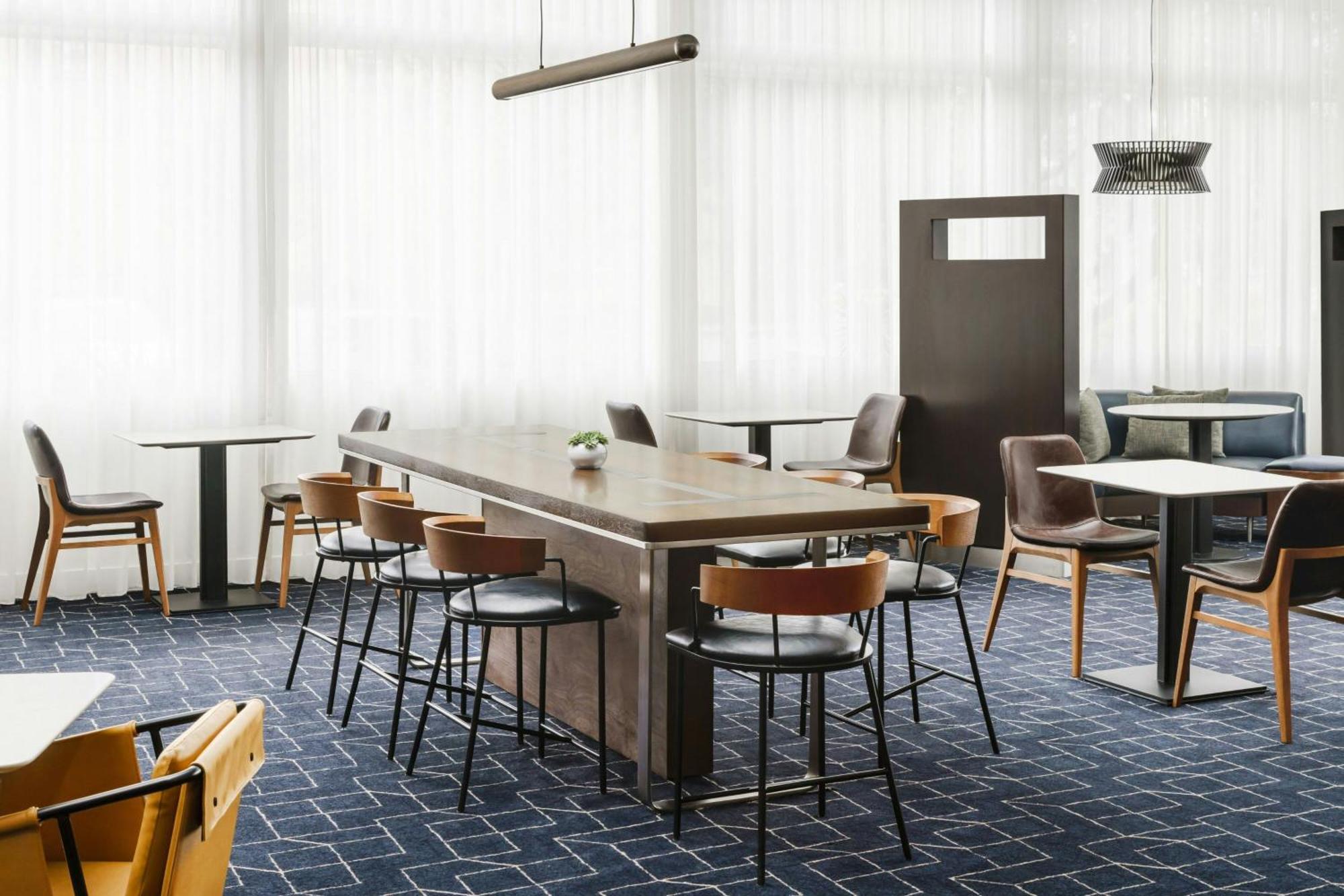 Courtyard By Marriott Los Angeles Woodland Hills Экстерьер фото