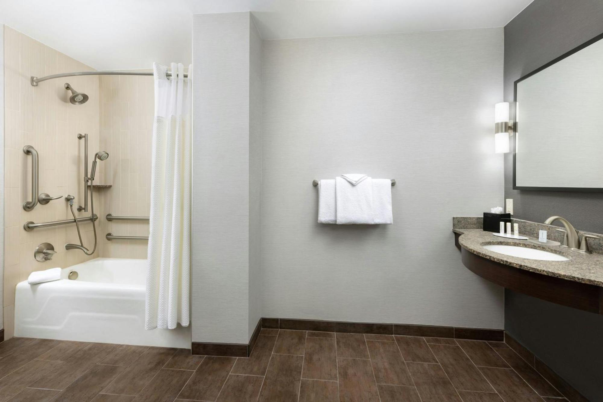 Courtyard By Marriott Los Angeles Woodland Hills Экстерьер фото