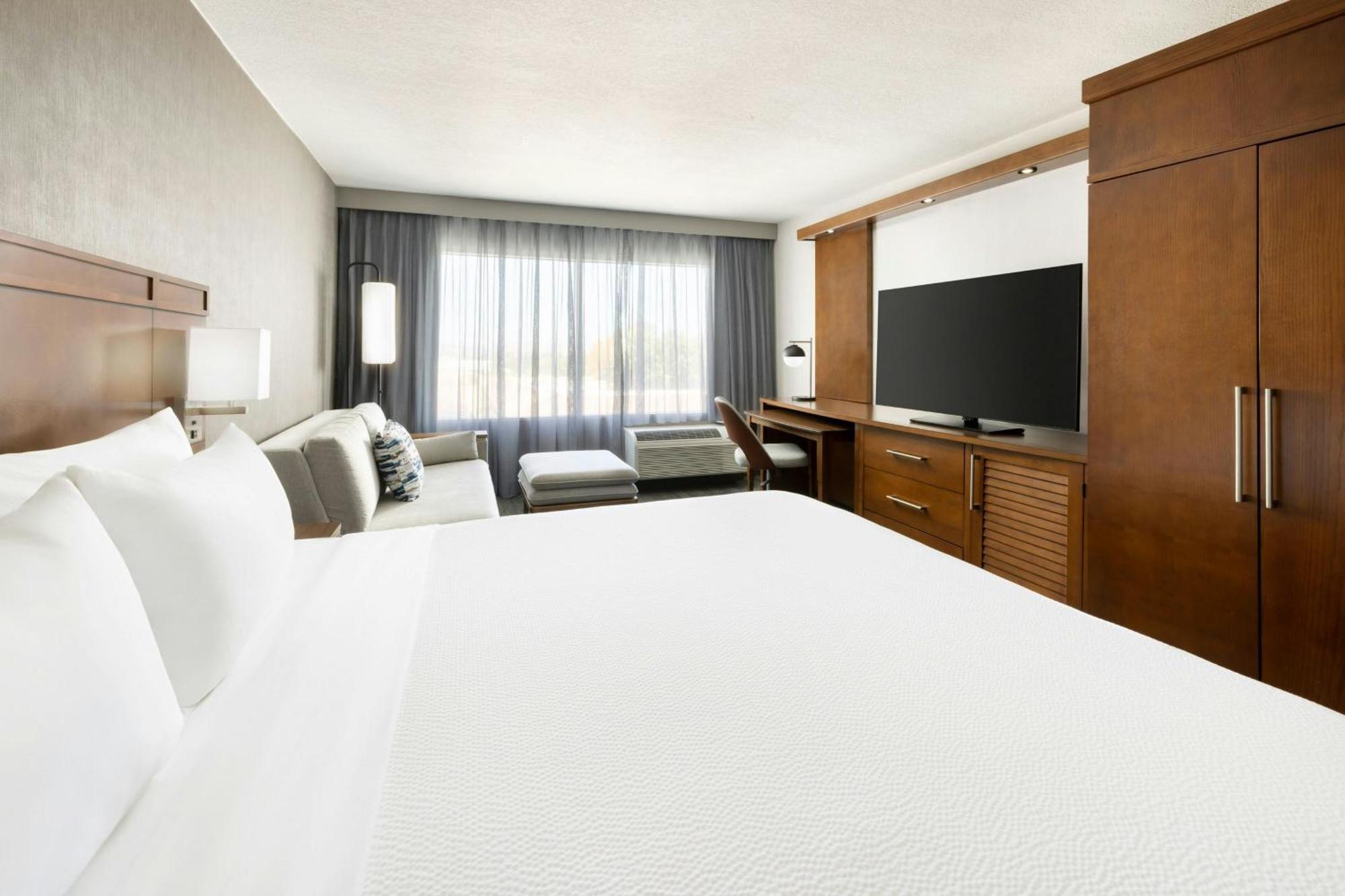 Courtyard By Marriott Los Angeles Woodland Hills Экстерьер фото