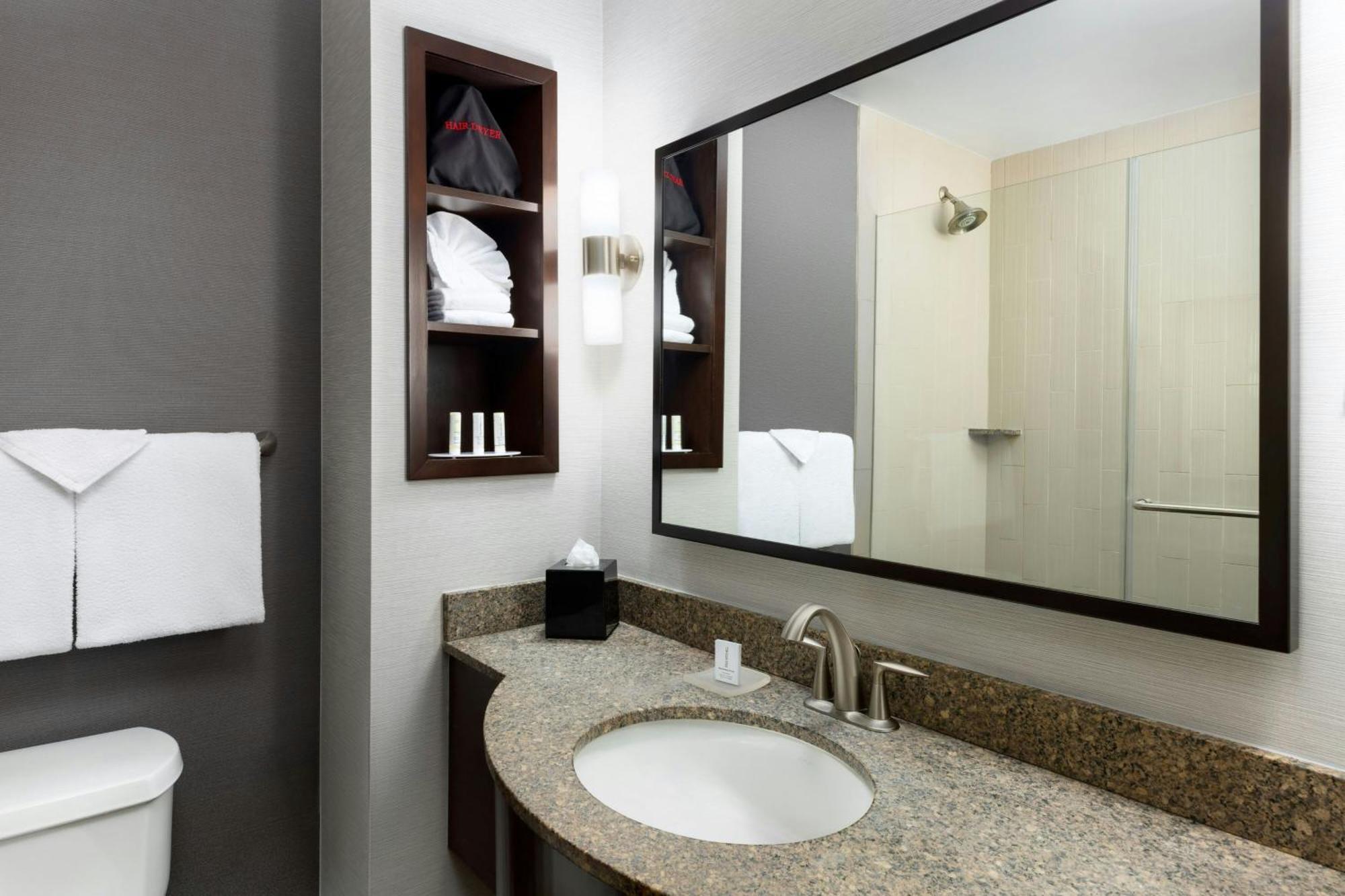 Courtyard By Marriott Los Angeles Woodland Hills Экстерьер фото