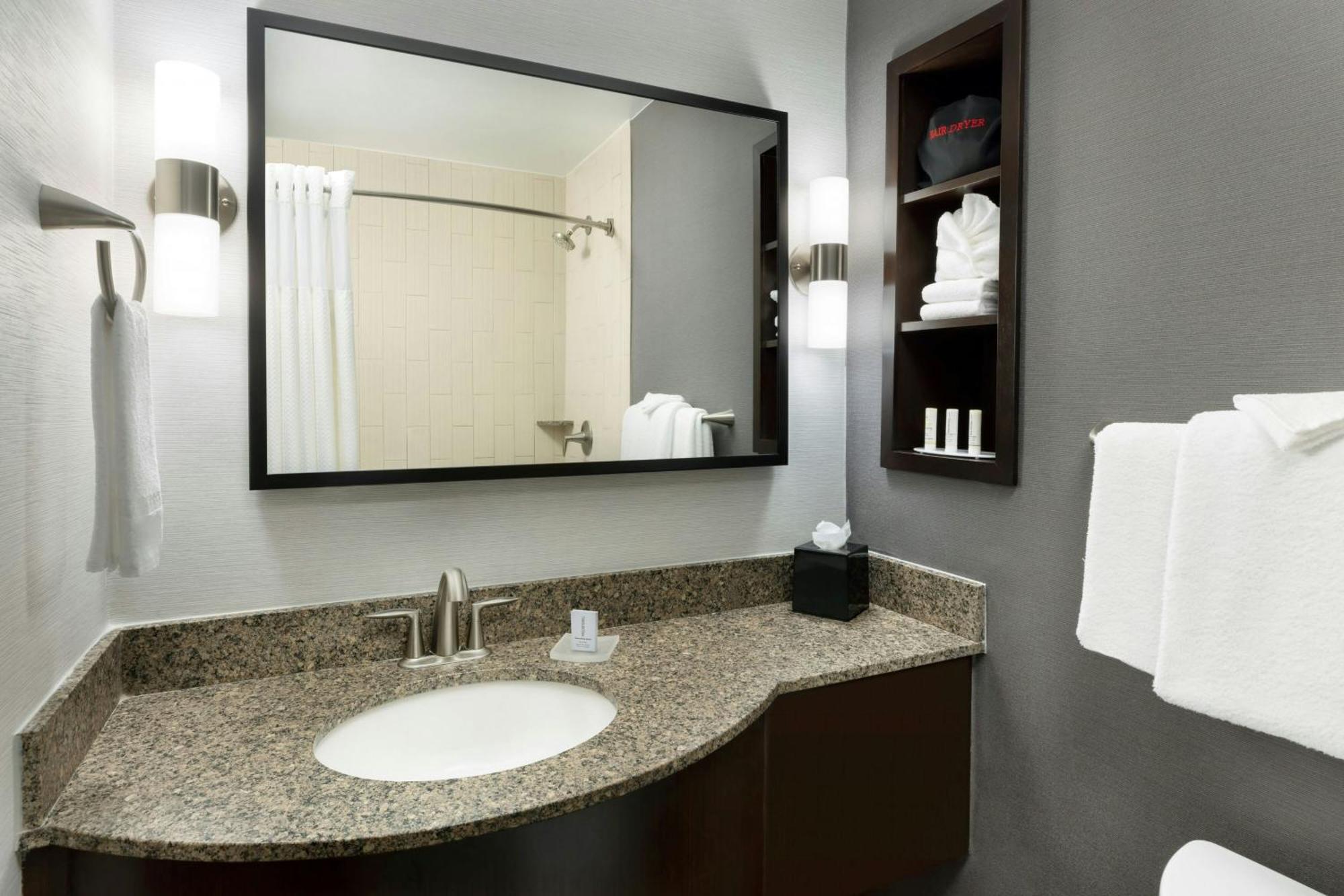 Courtyard By Marriott Los Angeles Woodland Hills Экстерьер фото