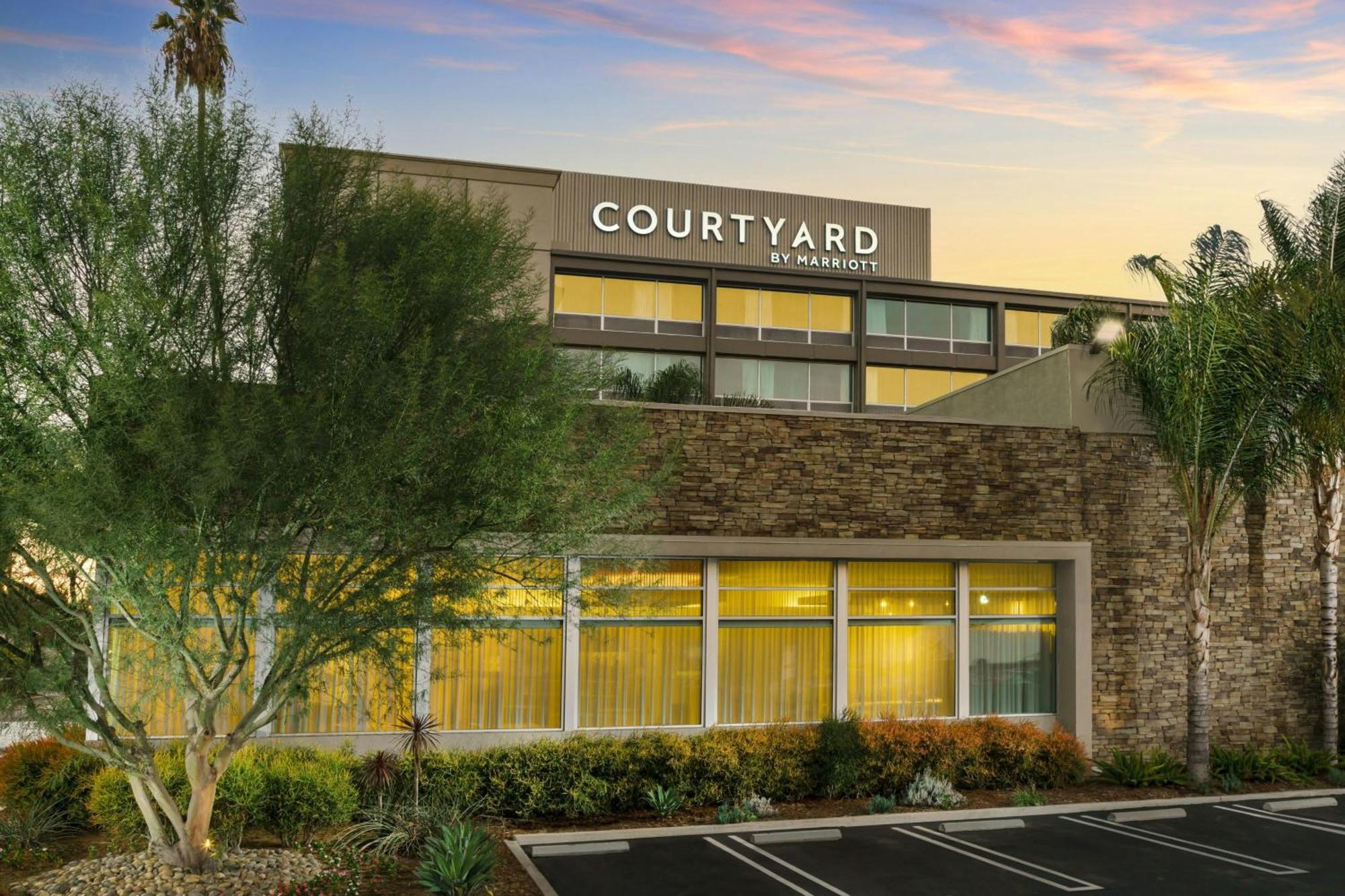 Courtyard By Marriott Los Angeles Woodland Hills Экстерьер фото