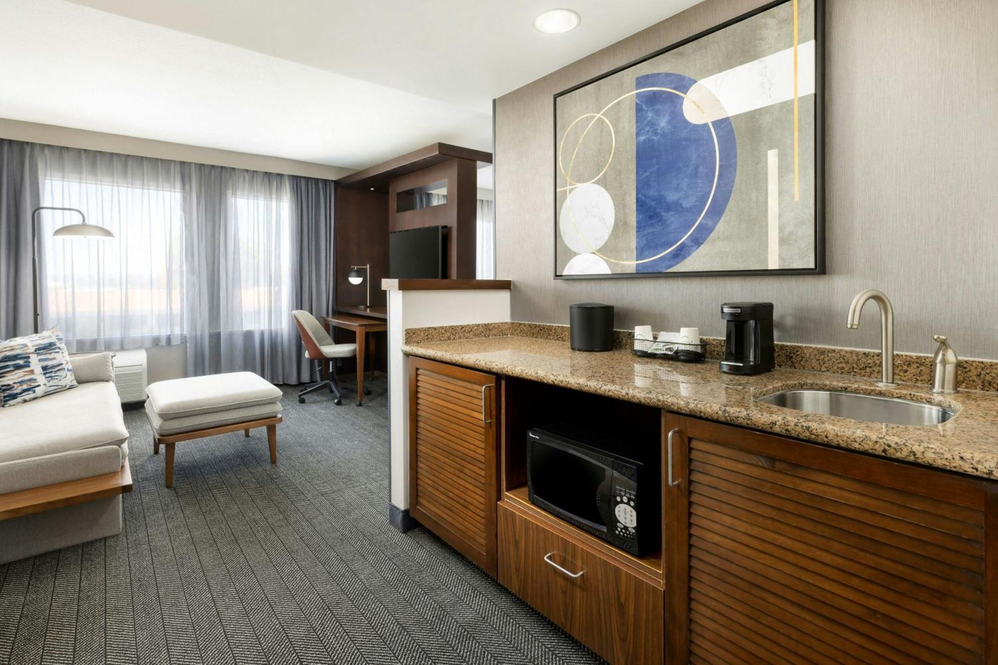 Courtyard By Marriott Los Angeles Woodland Hills Экстерьер фото