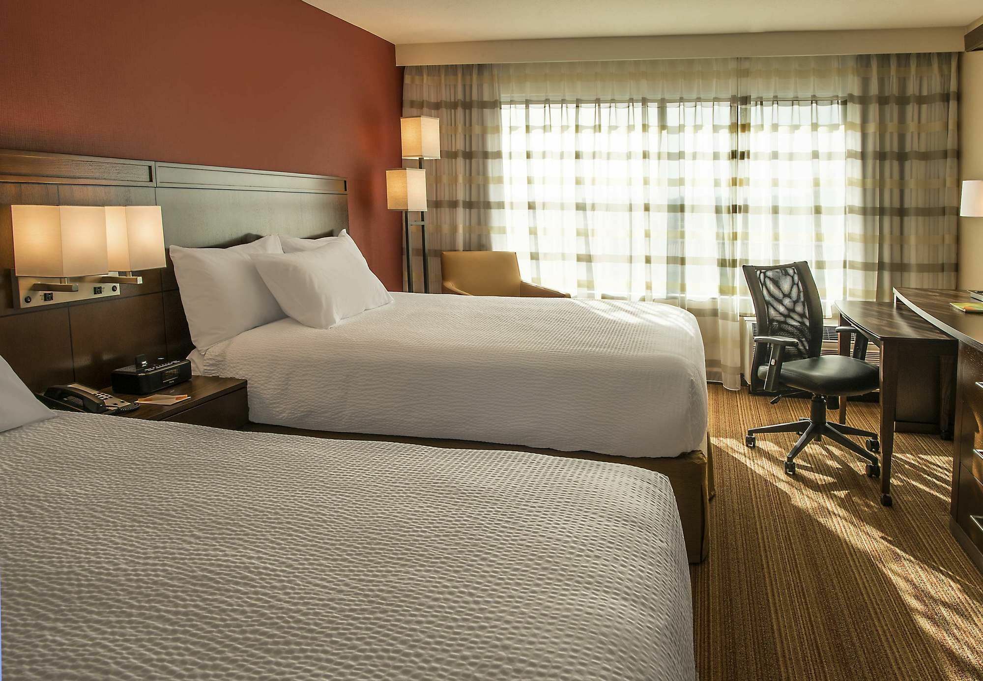 Courtyard By Marriott Los Angeles Woodland Hills Экстерьер фото