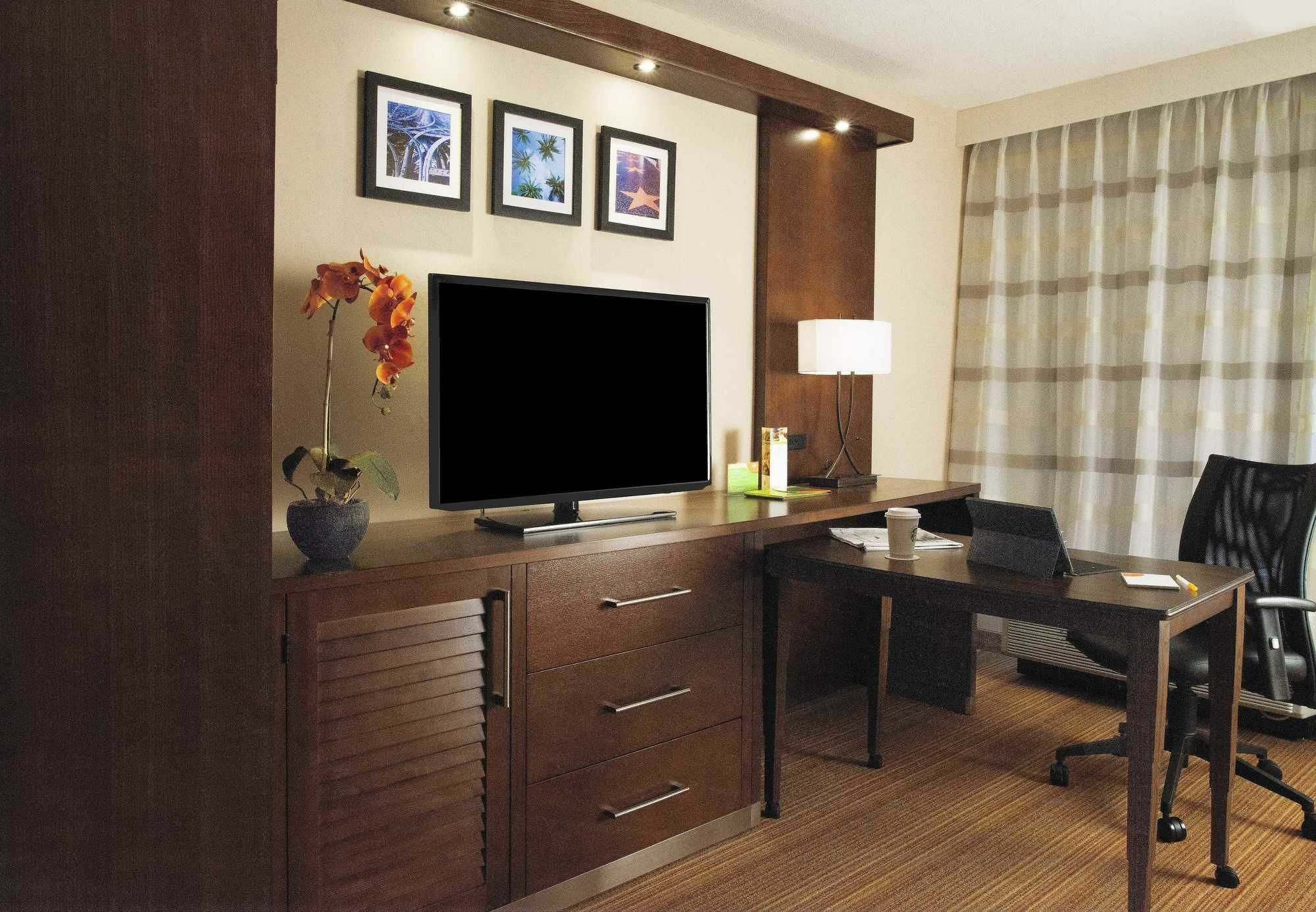 Courtyard By Marriott Los Angeles Woodland Hills Экстерьер фото